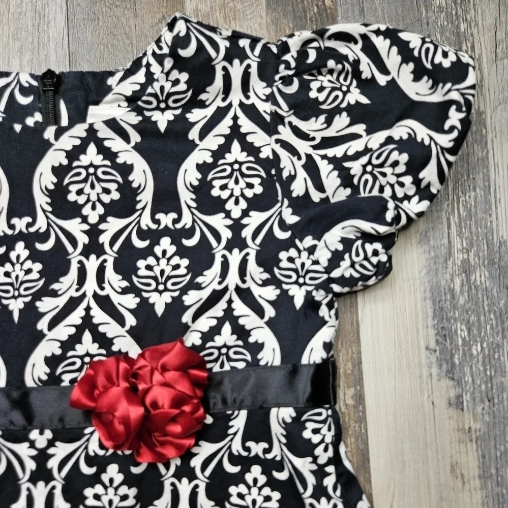 Hanna Andersson Girls Size 110 or 4/5 US Dress Black + White Red Detail